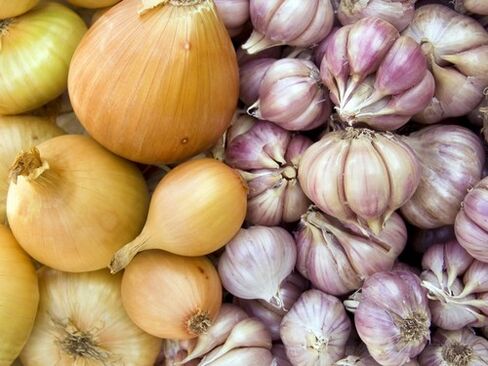 Garlic and onion - home remedies to treat helminth infestation