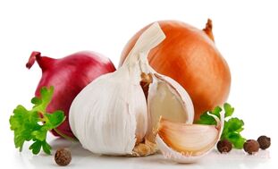 Treating parasites with onions and garlic